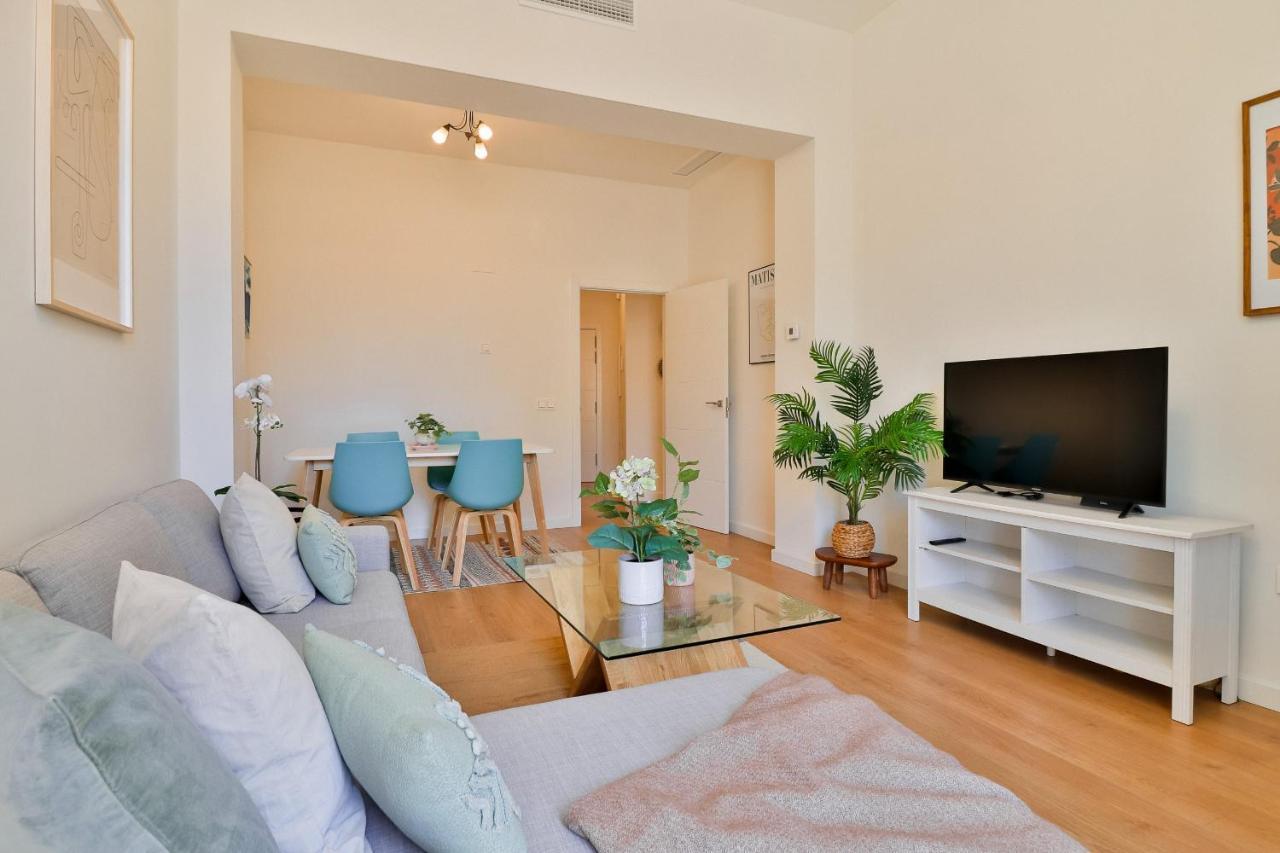 C74 - Marvelous 3 Bedroom Apartment In Historical Малага Экстерьер фото