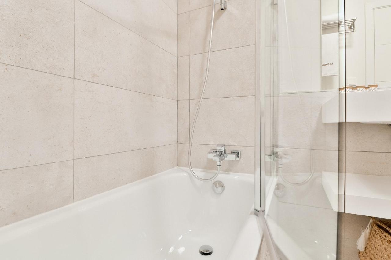 C74 - Marvelous 3 Bedroom Apartment In Historical Малага Экстерьер фото